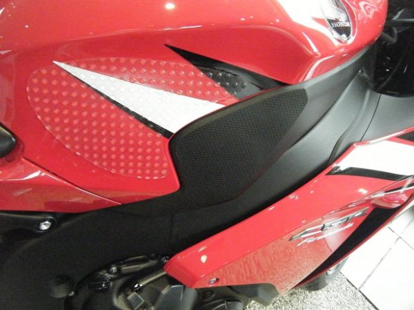 Eazi-Grip traction pads CBR1000RR 12-16 - Klik op de afbeelding om het venster te sluiten